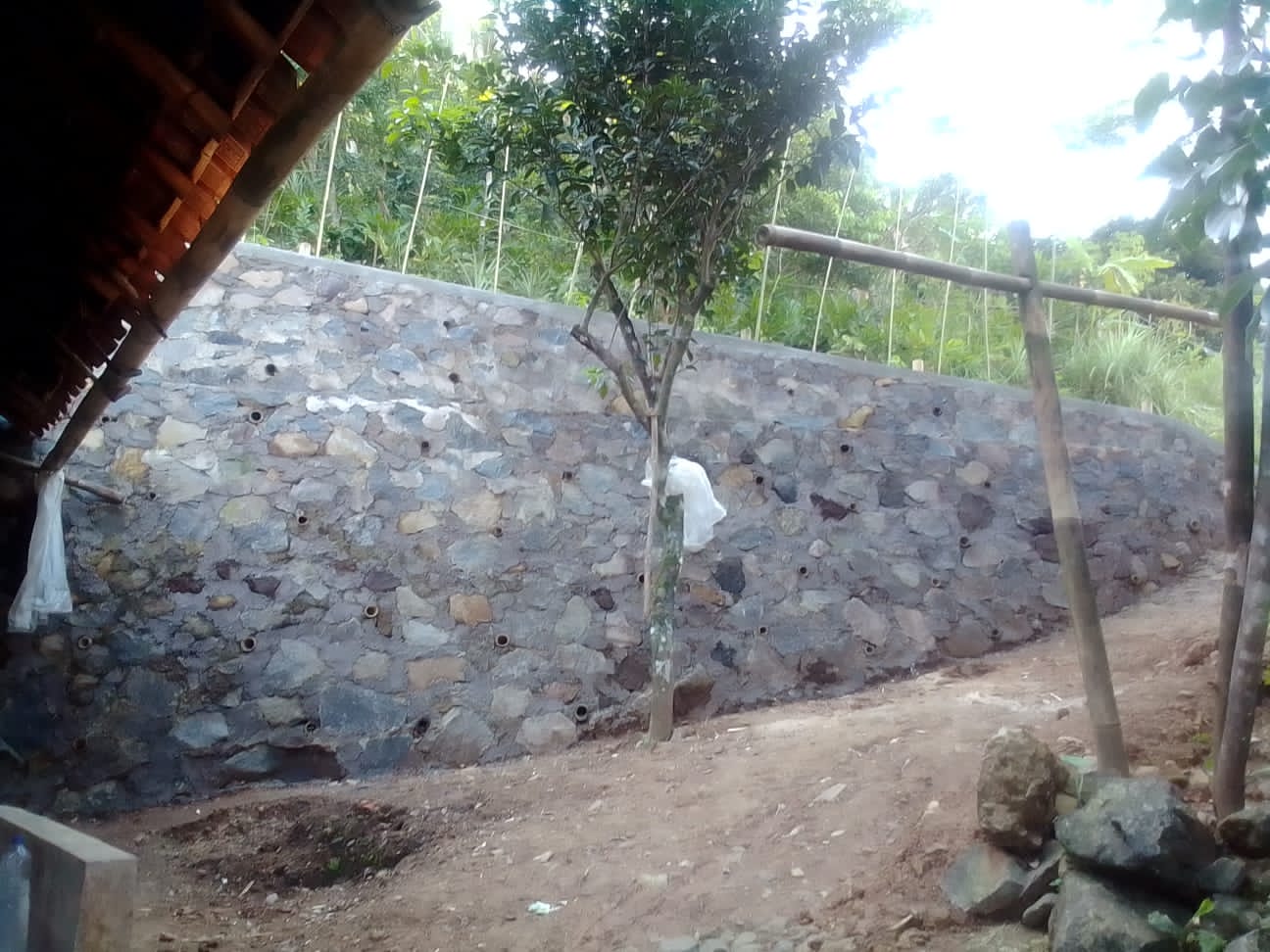 Tembok Penahan Tanah (TPT) T R...